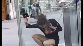 მომხიბვლელი შავგვრემ ...