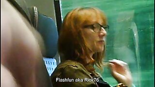 მომხიბვლელი შავგვრემ ...